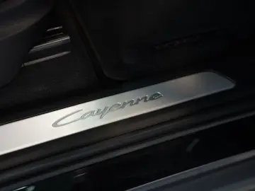 Cayenne  1.H  21  Chrono  Pano  AHK  BOSE  ACC