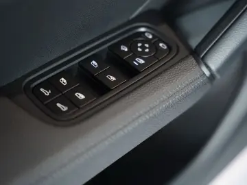 Cayenne  1.H  21  Chrono  Pano  AHK  BOSE  ACC