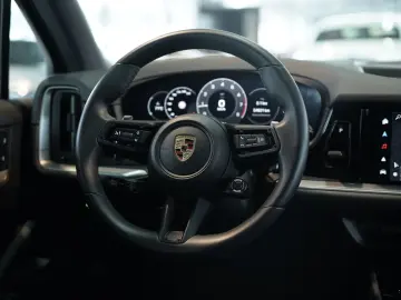 Cayenne  1.H  21  Chrono  Pano  AHK  BOSE  ACC