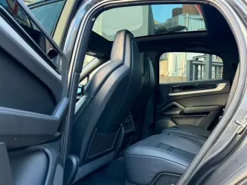 Cayenne Coupe E-Hybrid Panorama