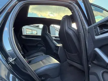 Cayenne Coupe E-Hybrid Panorama