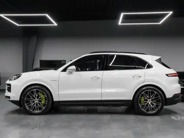 Cayenne E-Hybrid Matrix-Pano-Luft-HeadUp-21