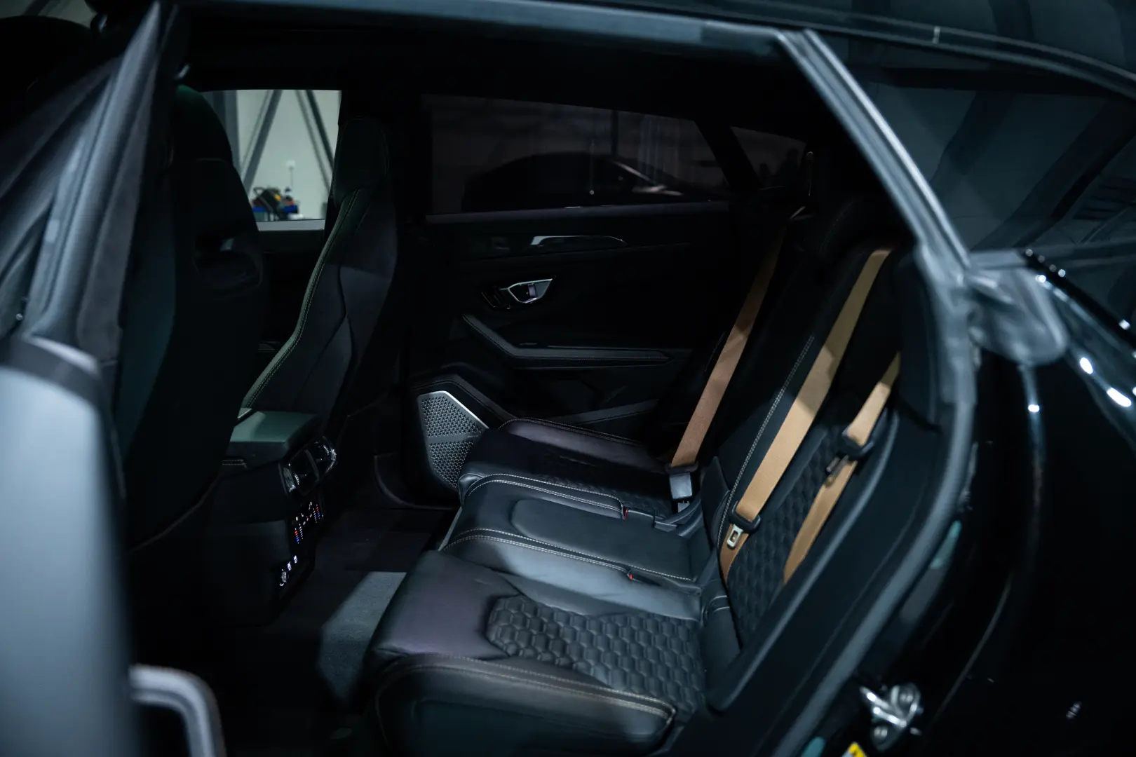 Lamborghini Urus 2021   650 CP   Pachet Full Novitec