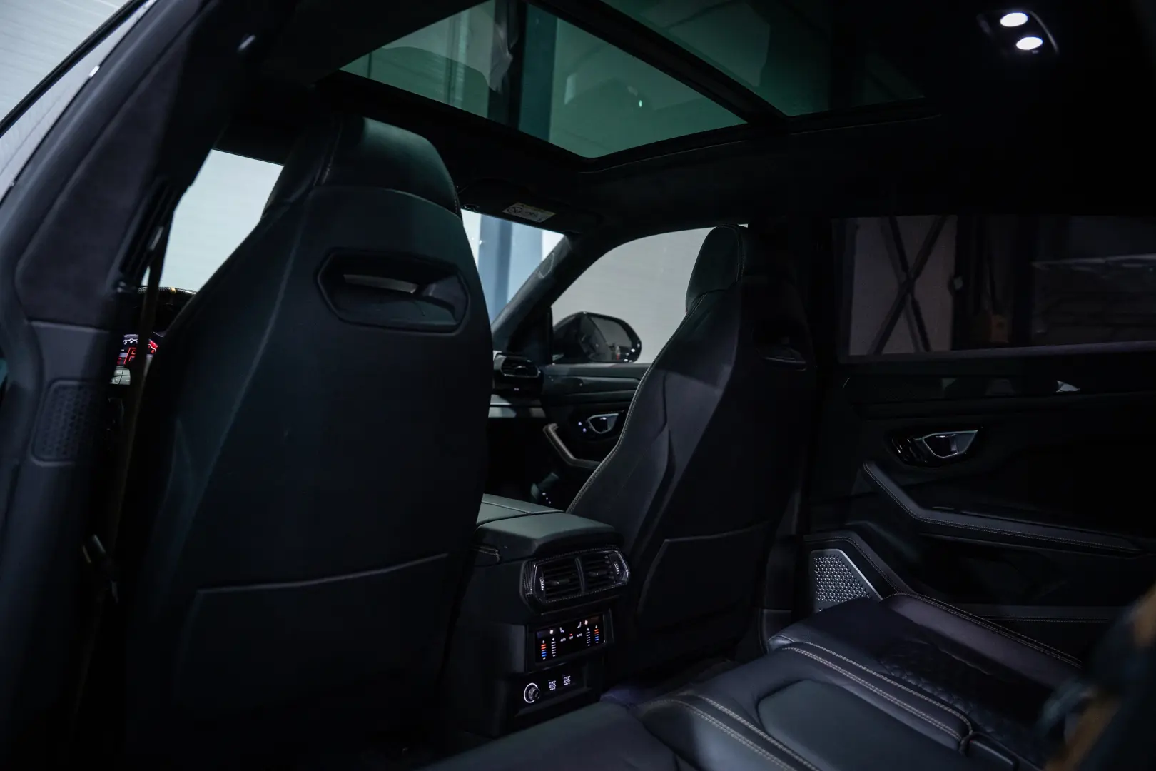 Lamborghini Urus 2021   650 CP   Pachet Full Novitec