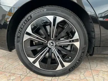 Mercedes-Benz E 400 e 4M AVANTGARDE