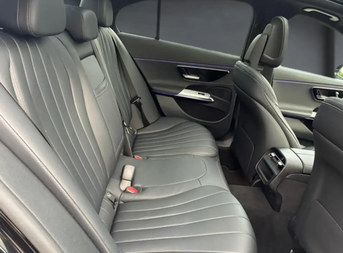 Mercedes-Benz E 400 e 4M Avantg. Panorama. Distronic