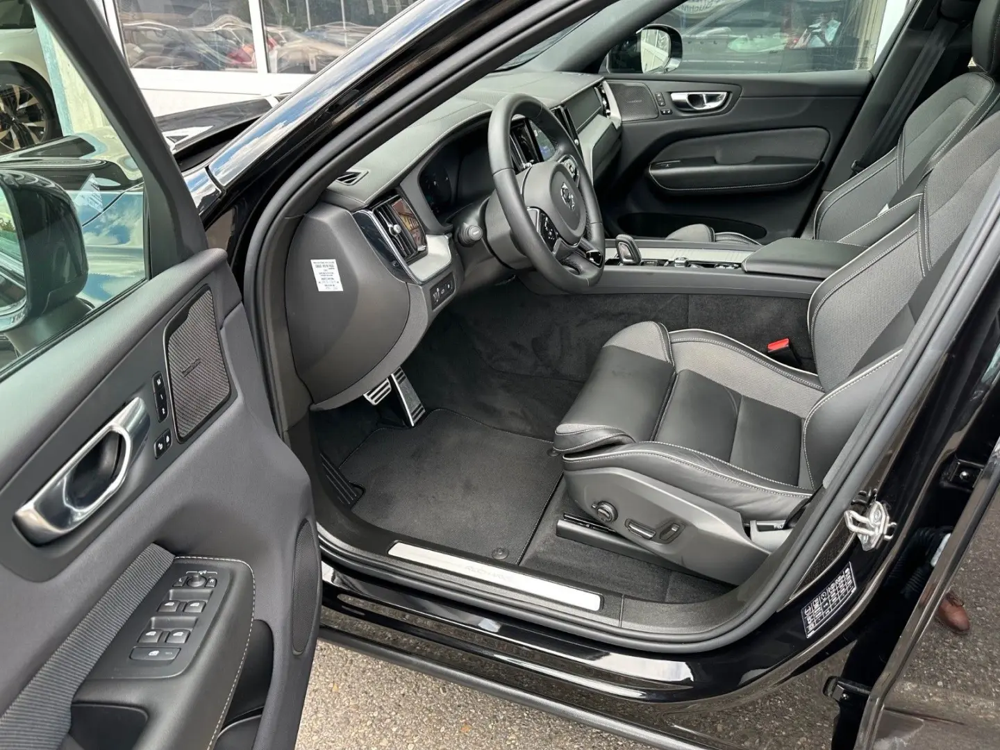 Volvo XC60 T8 R-Design Recharge AWD