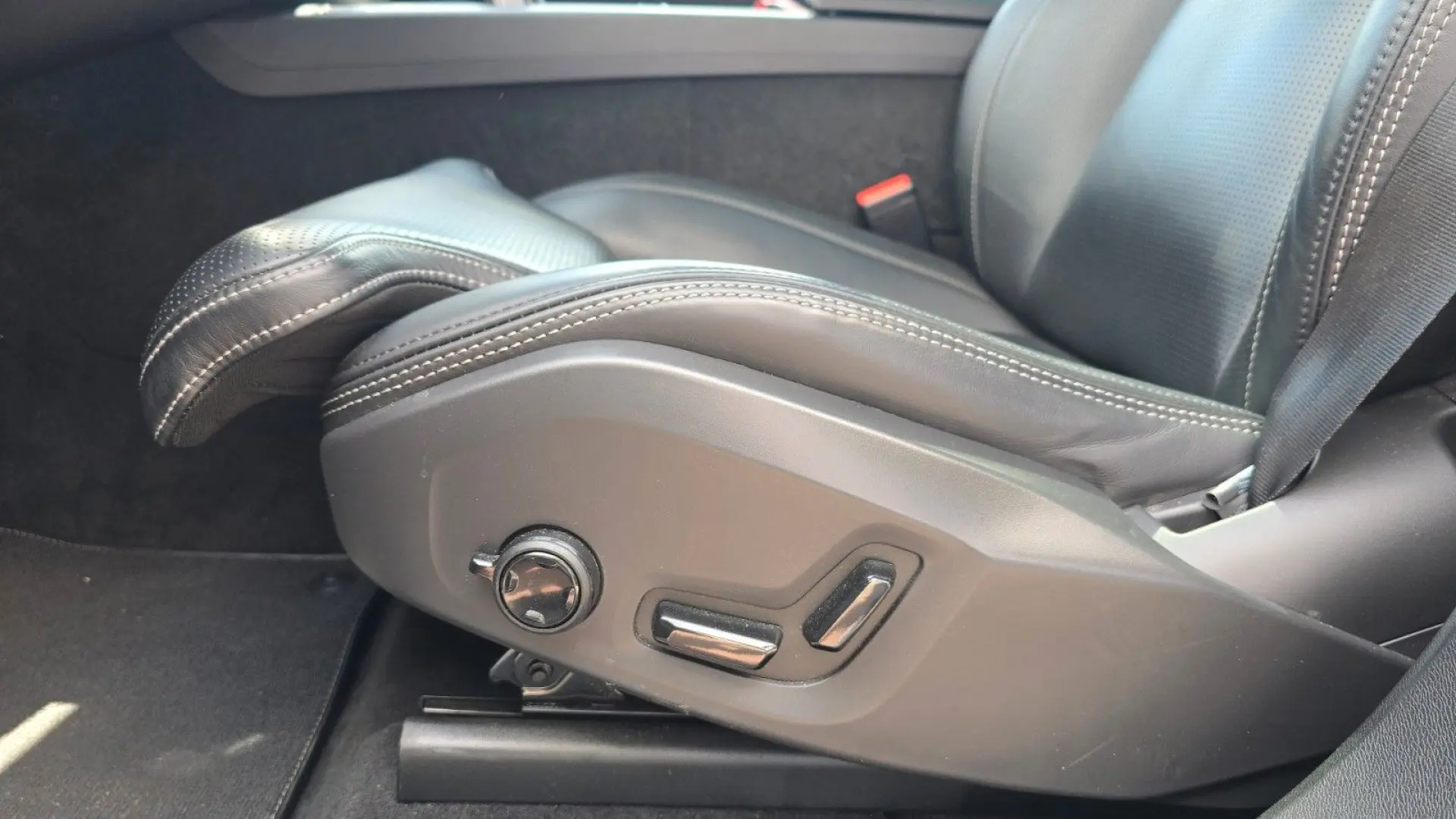 Volvo XC60 T8 AWD Recharge R Design