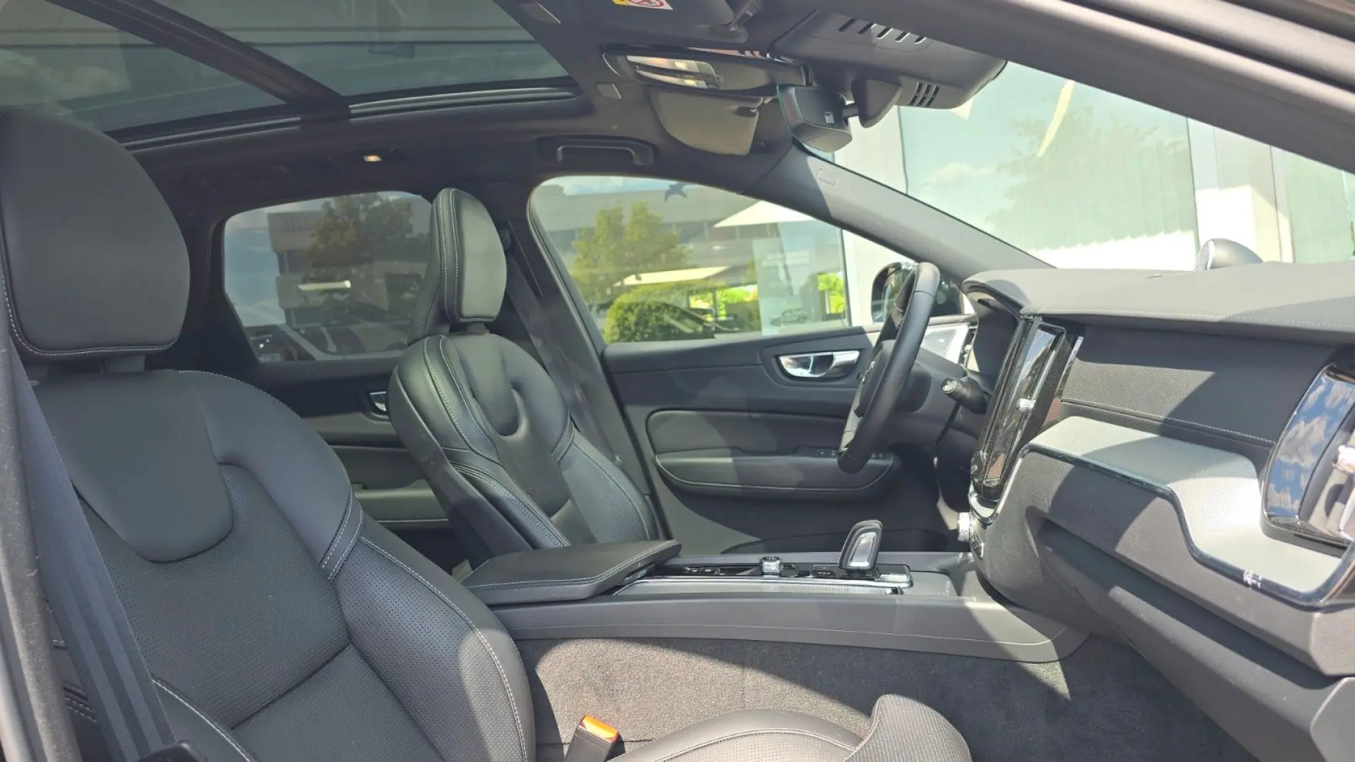 Volvo XC60 T8 AWD Recharge R Design