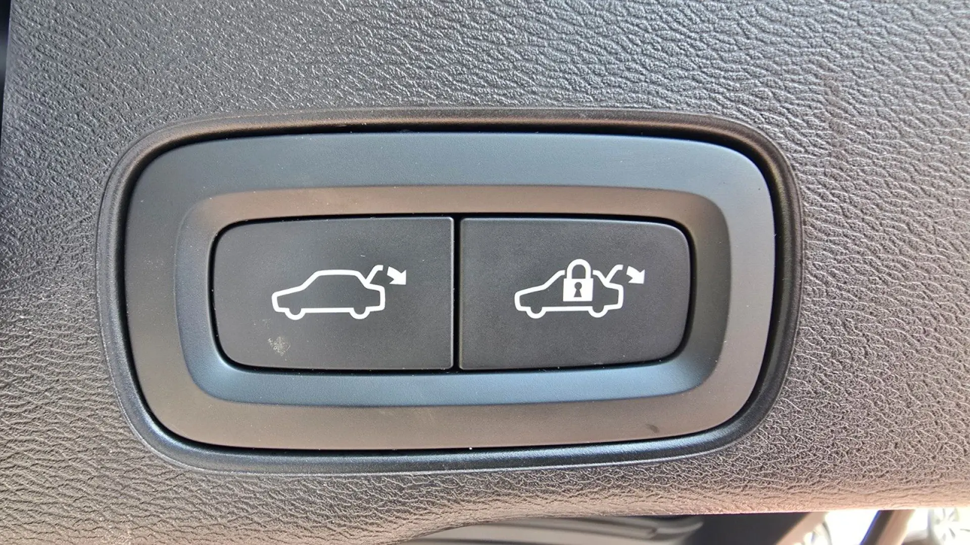 Volvo XC60 T8 AWD Recharge R Design