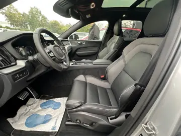 Volvo XC60 R Design Recharge Plug-In Hybrid AWD T8 Twin