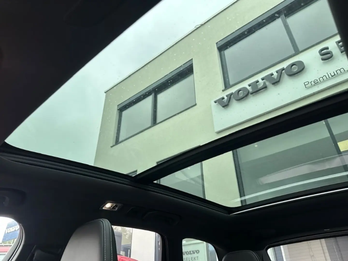 Volvo XC60 R Design Recharge Plug-In Hybrid AWD T8 Twin