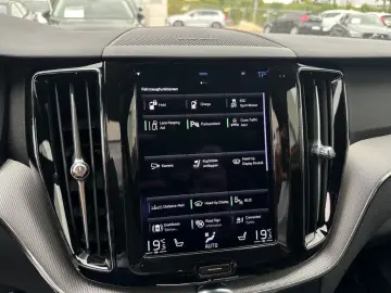 Volvo XC60 R Design Recharge Plug-In Hybrid AWD T8 Twin