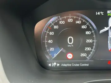 Volvo XC60 R Design Recharge Plug-In Hybrid AWD T8 Twin