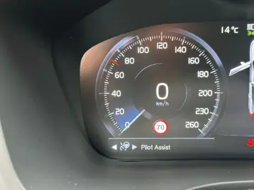 Volvo XC60 R Design Recharge Plug-In Hybrid AWD T8 Twin