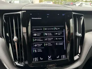 Volvo XC60 R Design Recharge Plug-In Hybrid AWD T8 Twin