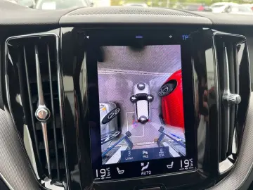 Volvo XC60 R Design Recharge Plug-In Hybrid AWD T8 Twin