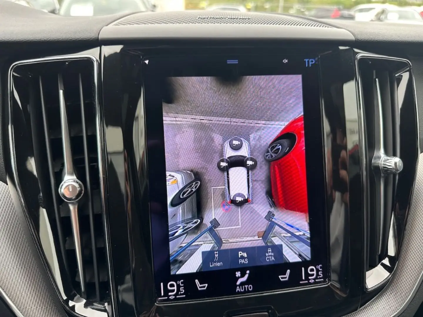 Volvo XC60 R Design Recharge Plug-In Hybrid AWD T8 Twin