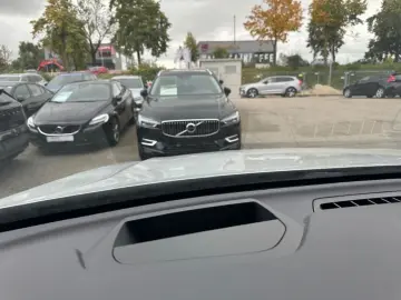 Volvo XC60 R Design Recharge Plug-In Hybrid AWD T8 Twin