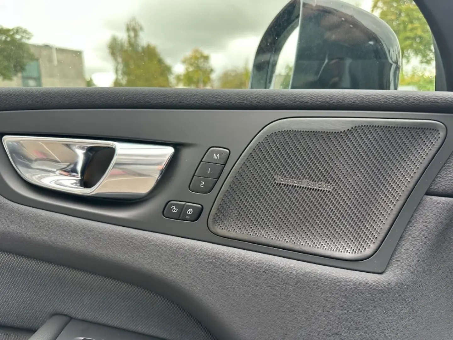 Volvo XC60 R Design Recharge Plug-In Hybrid AWD T8 Twin