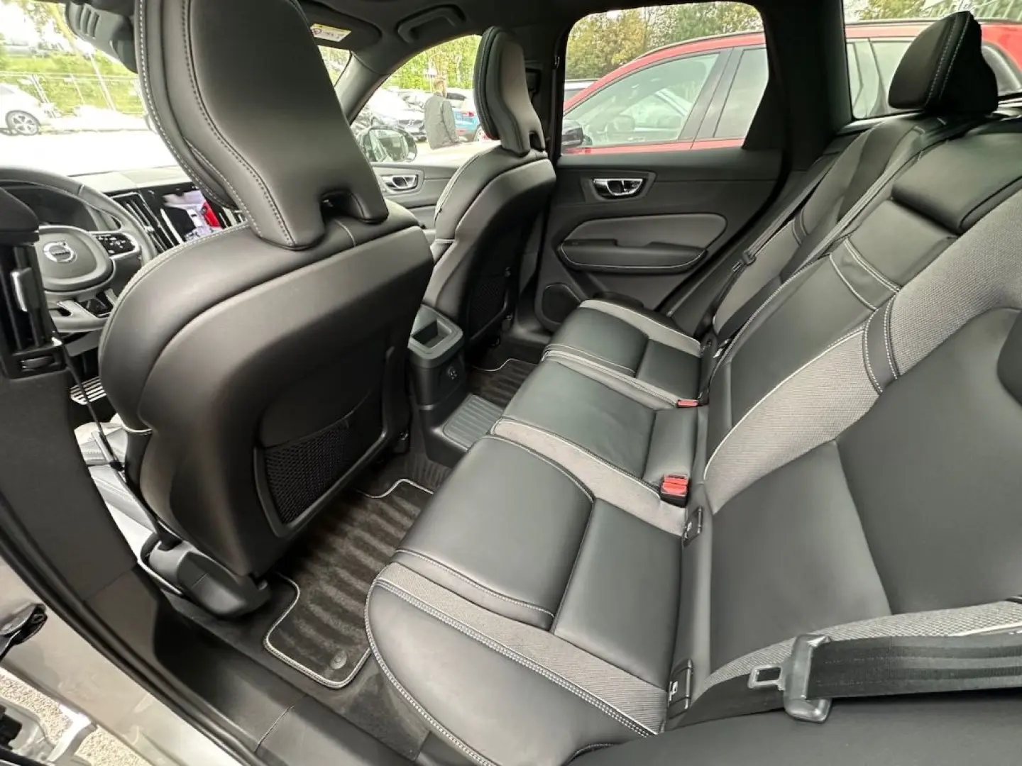 Volvo XC60 R Design Recharge Plug-In Hybrid AWD T8 Twin