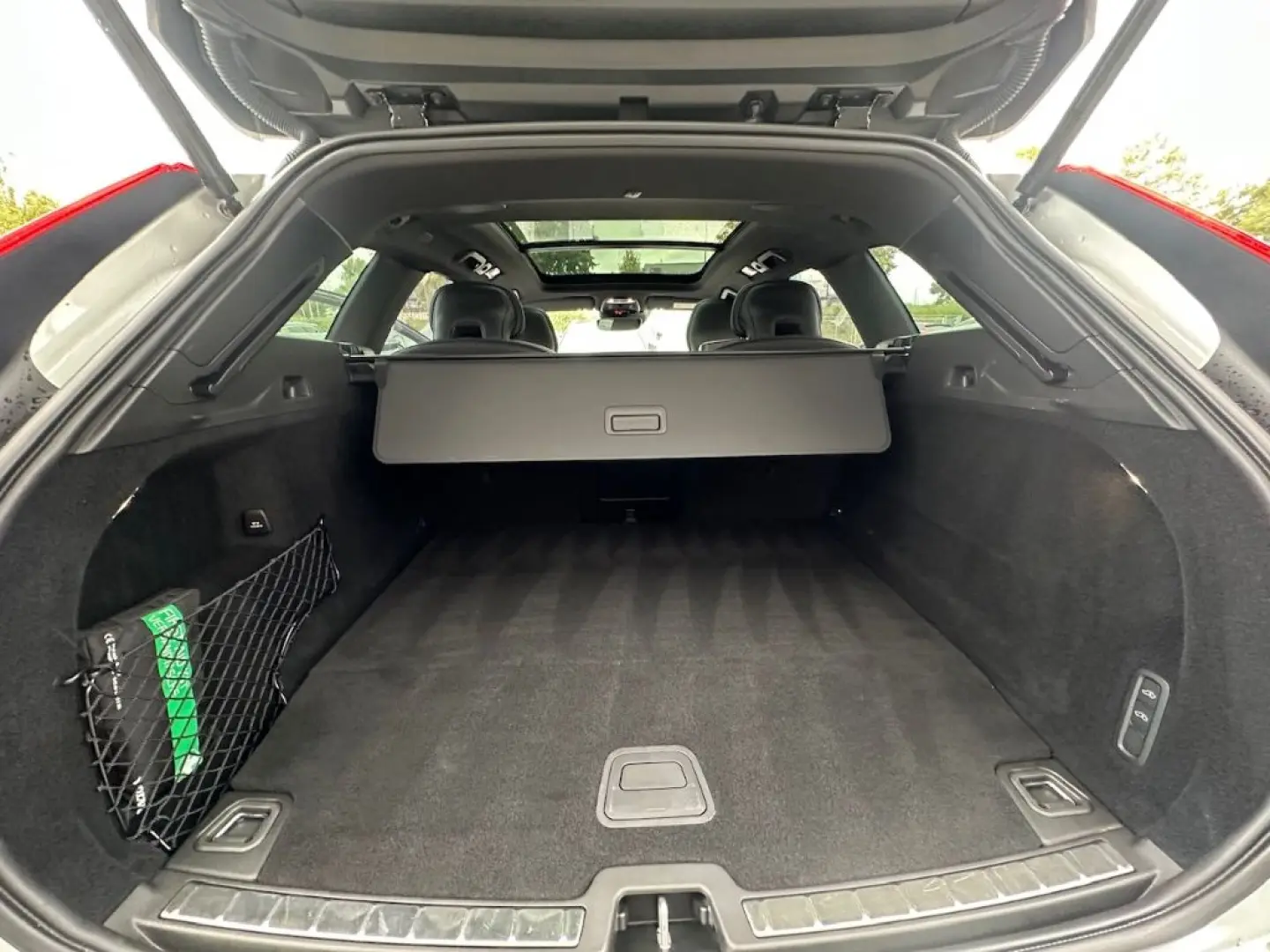 Volvo XC60 R Design Recharge Plug-In Hybrid AWD T8 Twin