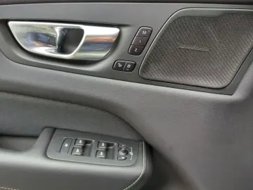 Volvo XC60 T6 Recharge R-Design