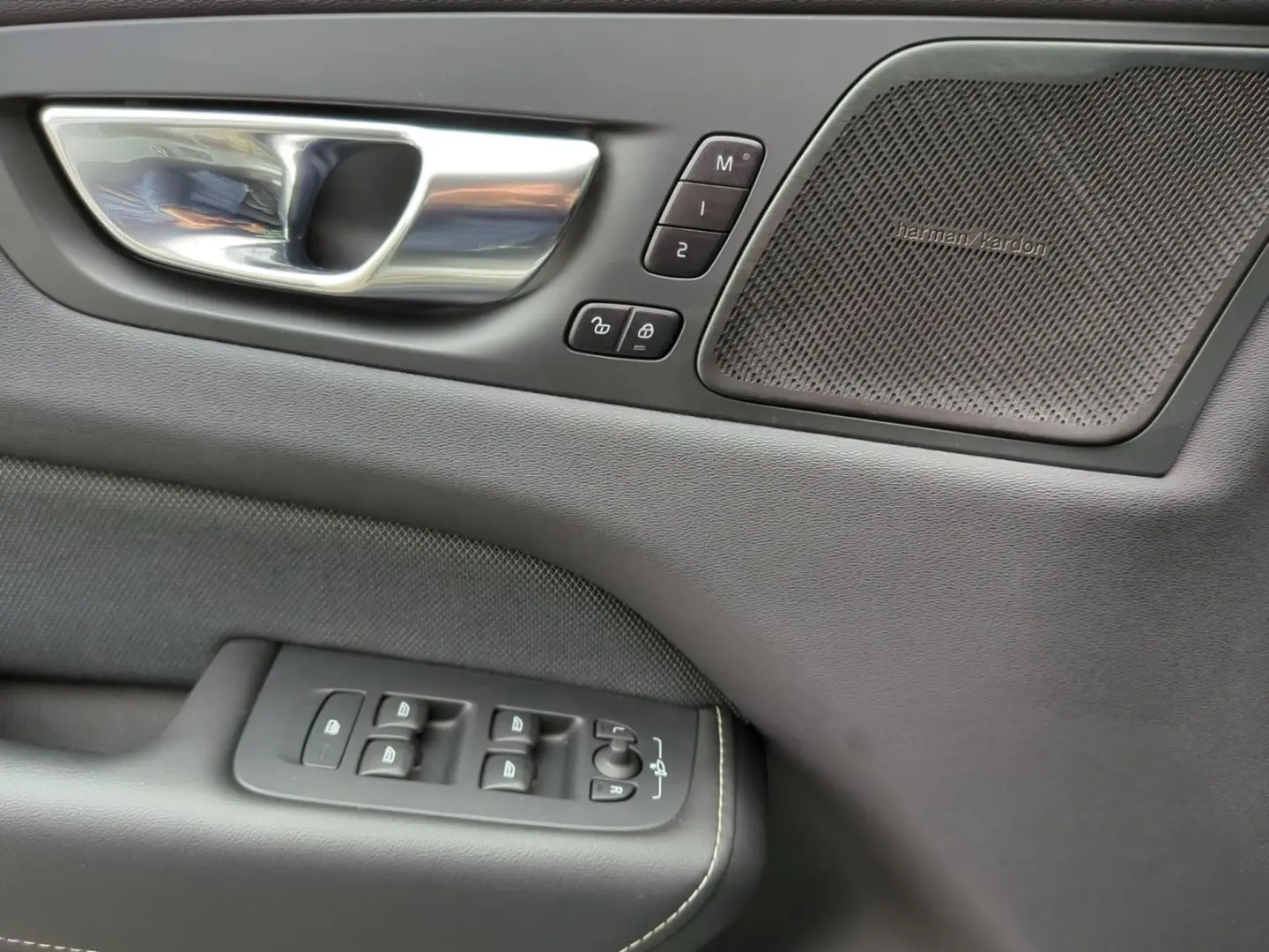 Volvo XC60 T6 Recharge R-Design