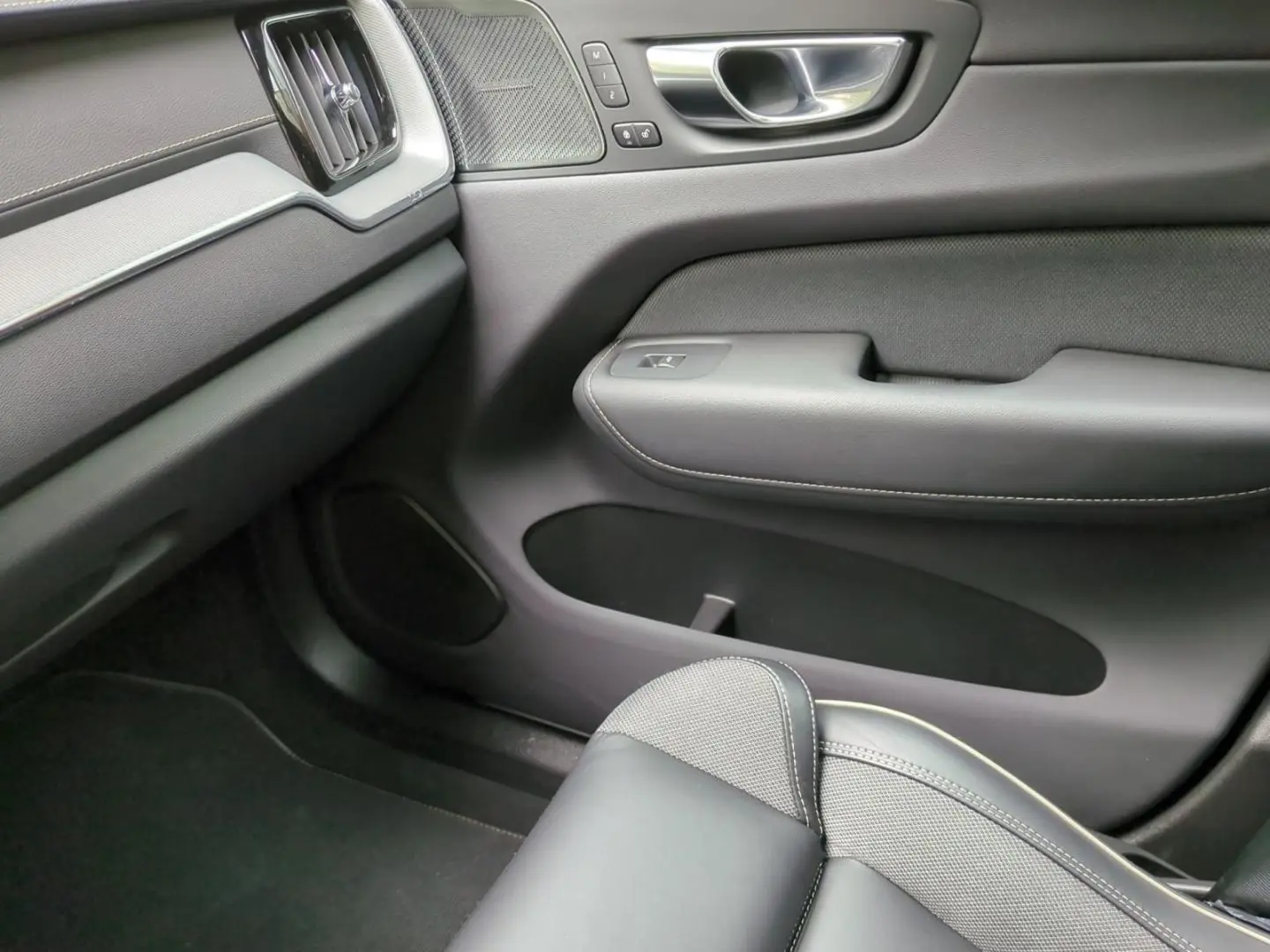 Volvo XC60 T6 Recharge R-Design