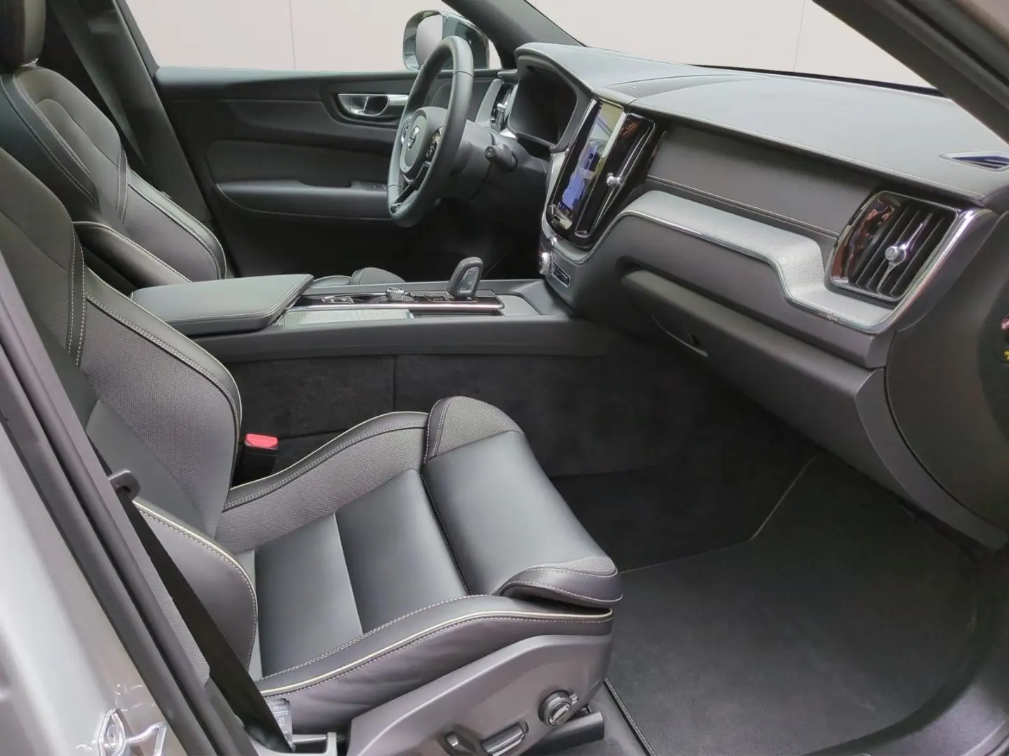 Volvo XC60 T6 Recharge R-Design