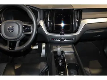 Volvo XC60 T8 Recharge R-Design AWD