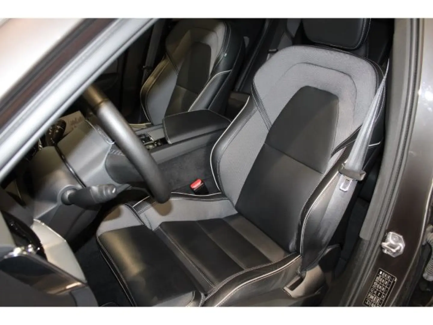 Volvo XC60 T8 Recharge R-Design AWD