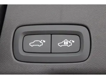 Volvo XC60 T8 Recharge R-Design AWD