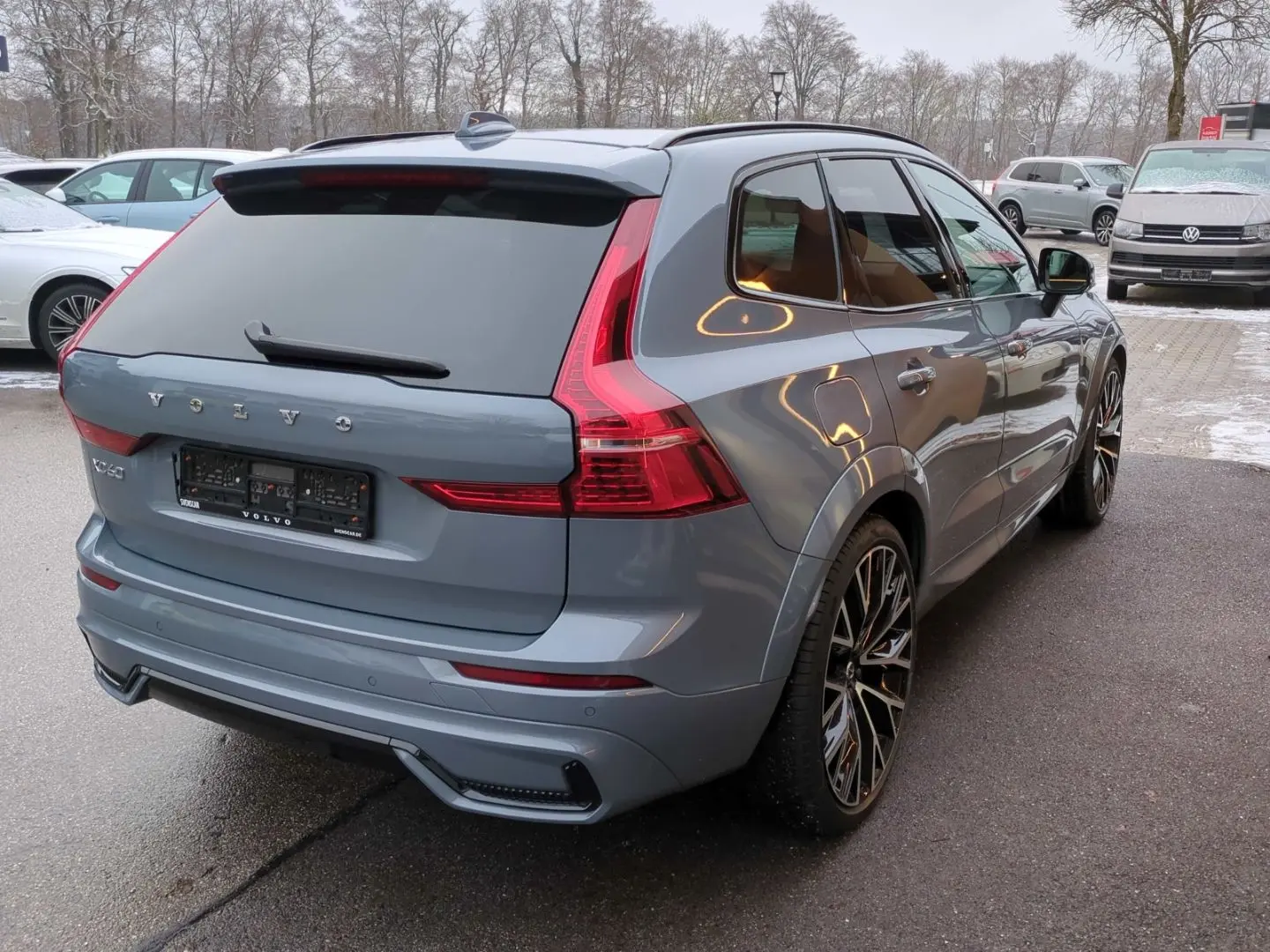 Volvo XC60 R Design Recharge Plug-In Hybrid AWD T8