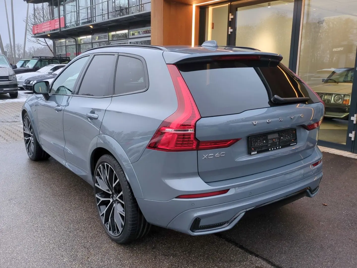 Volvo XC60 R Design Recharge Plug-In Hybrid AWD T8