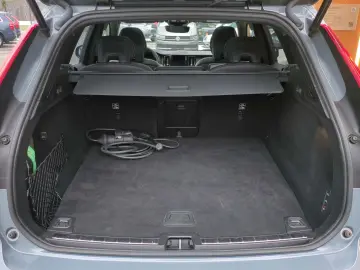 Volvo XC60 R Design Recharge Plug-In Hybrid AWD T8