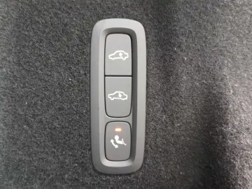 Volvo XC60 R Design Recharge Plug-In Hybrid AWD T8