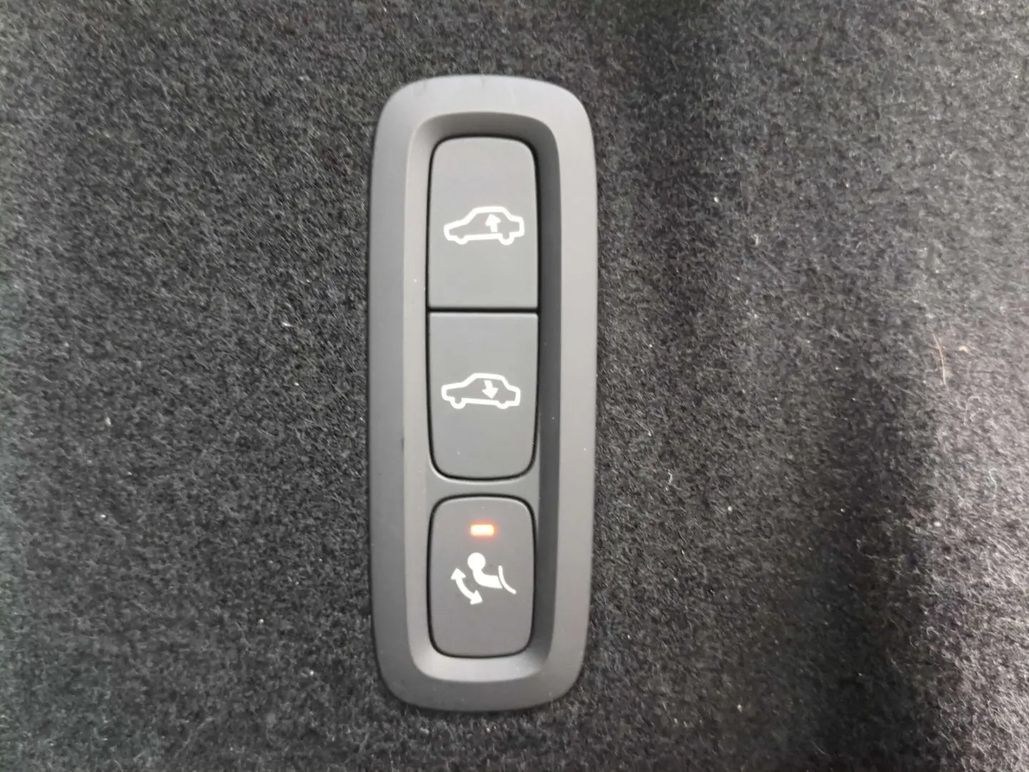 Volvo XC60 R Design Recharge Plug-In Hybrid AWD T8