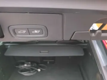 Volvo XC60 R Design Recharge Plug-In Hybrid AWD T8