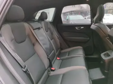 Volvo XC60 R Design Recharge Plug-In Hybrid AWD T8