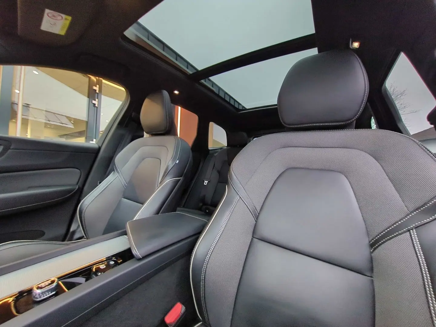 Volvo XC60 R Design Recharge Plug-In Hybrid AWD T8