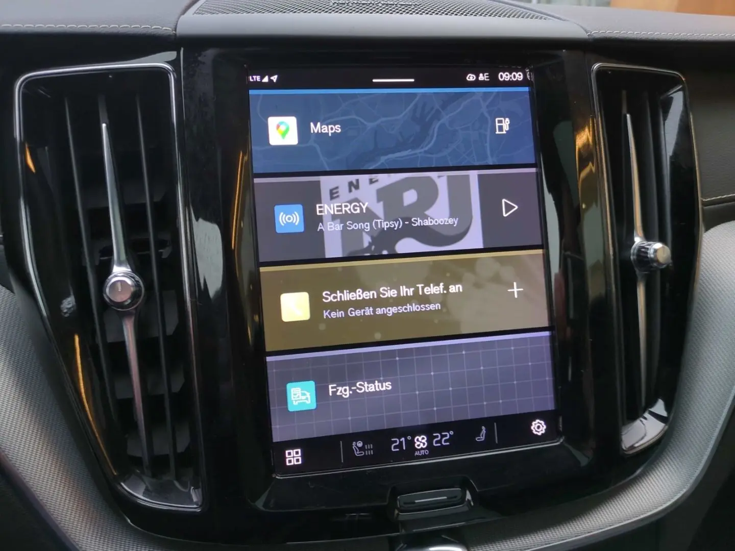 Volvo XC60 R Design Recharge Plug-In Hybrid AWD T8