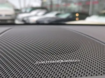 Volvo XC60 R Design Recharge Plug-In Hybrid AWD T8