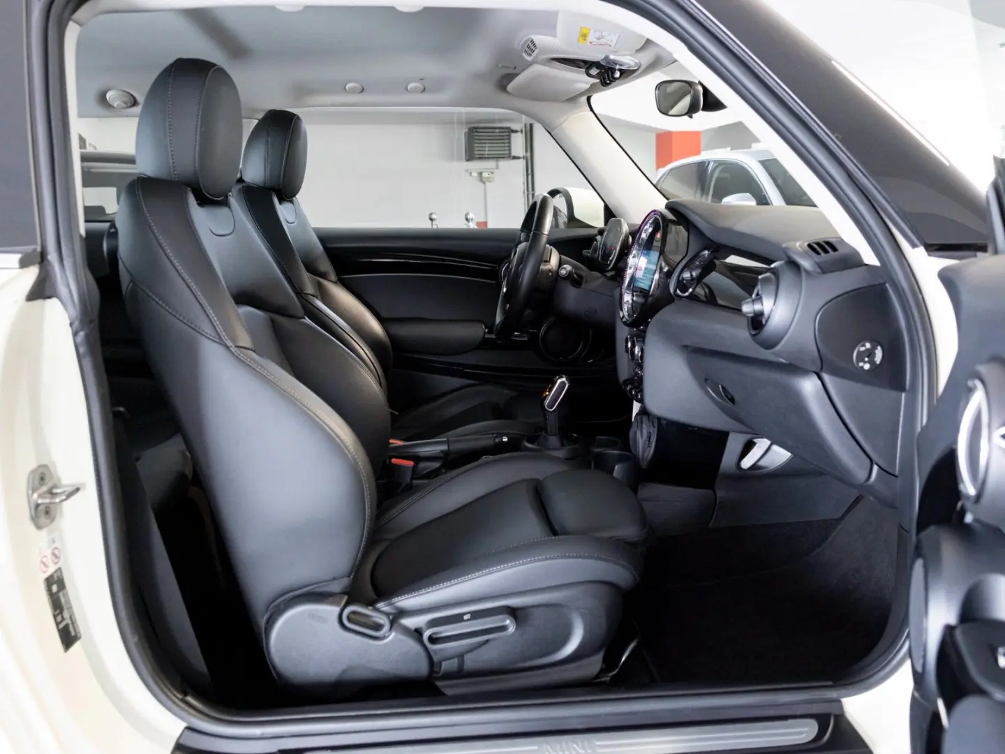 ONE Mini  NAVI-LEDER-KAMERA-GARANTIE-SERVICEPAKE