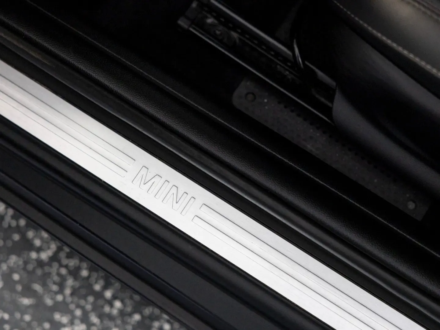 ONE Mini  NAVI-LEDER-KAMERA-GARANTIE-SERVICEPAKE