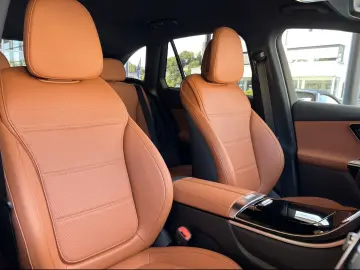 GLC 300 d 4M AVANTGARDE Siena AHK Chrom Kamera