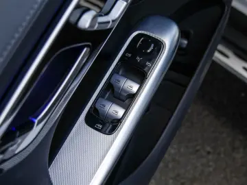 GLC 300 4M AMG NIGHT DISTR LED 360  AHK MEMORY