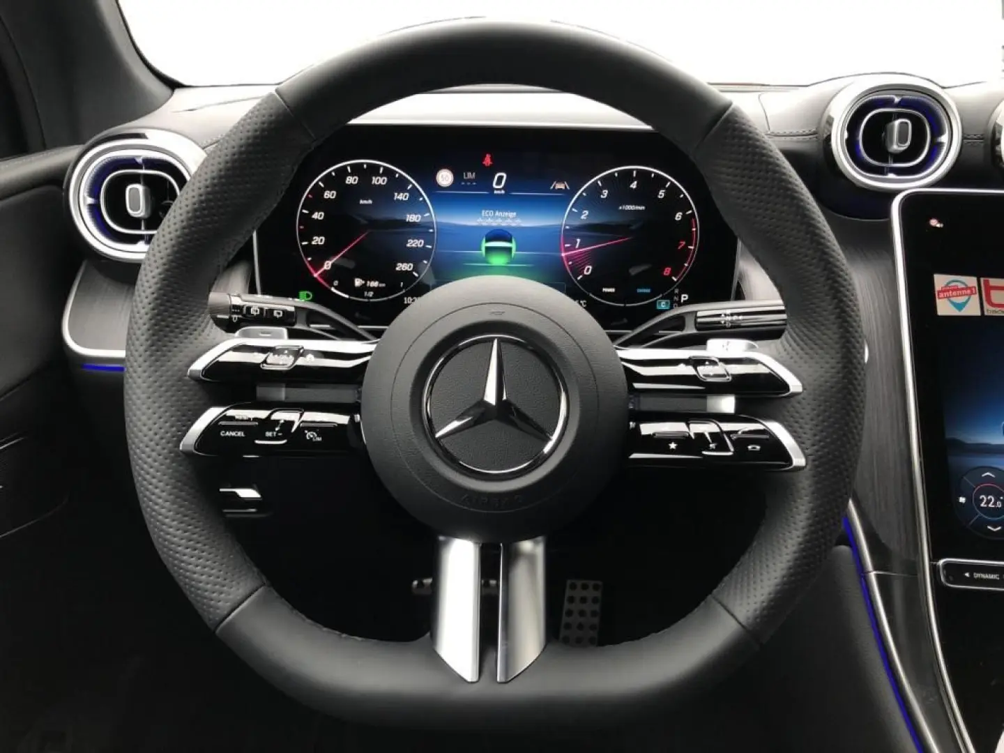 GLC 200 4MATIC  MBUX AMG DigitalLight AHK SpurW