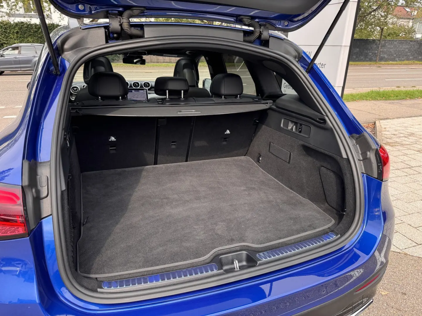 GLC 200 4M AMG Premium Pano Memory AHK Night