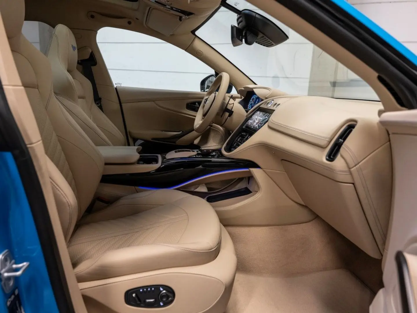 DBX 707 Elwood Blue Sandstorm